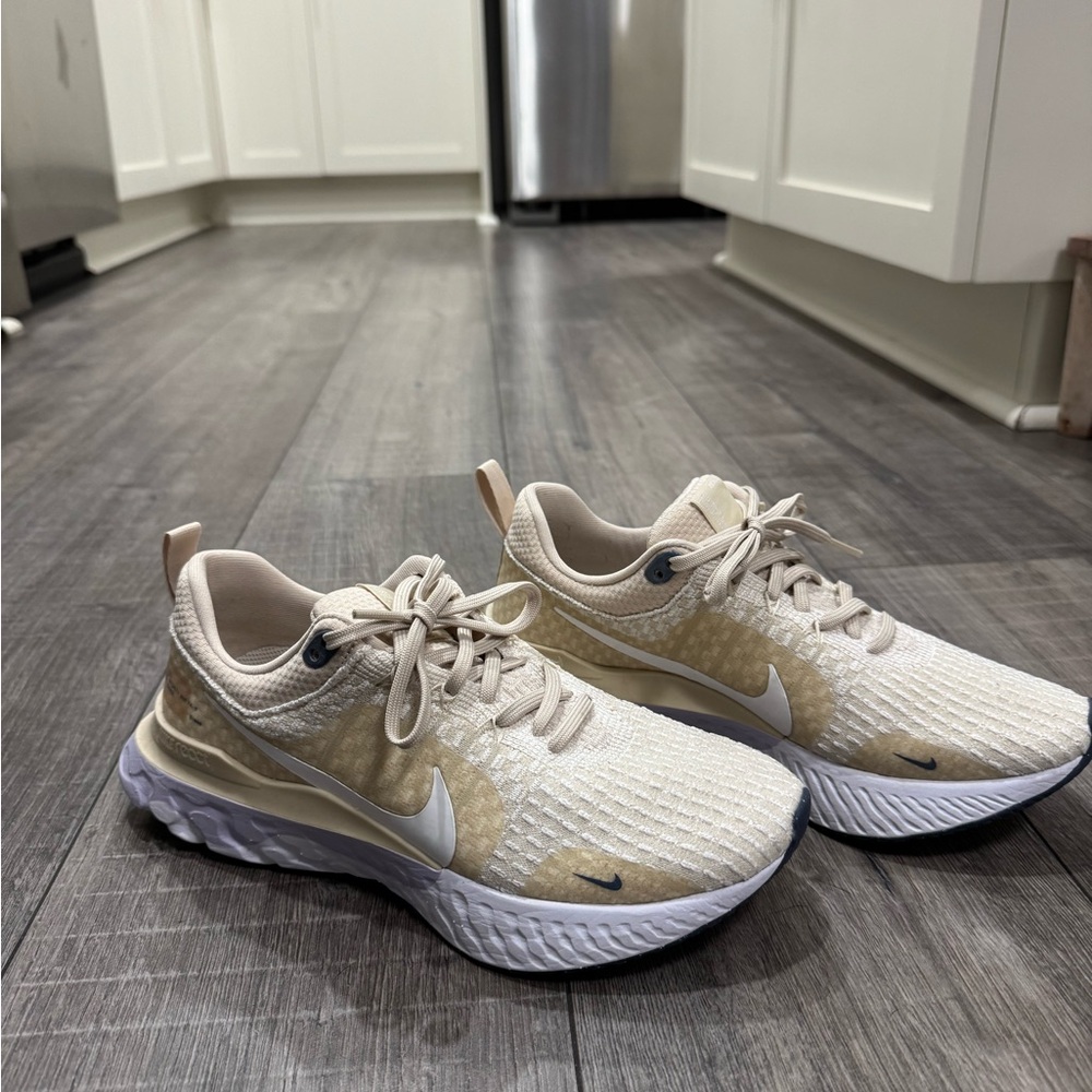 Nike Women's Beige Athletic Shoes